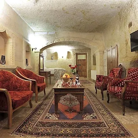 Eliz Cave House 于尔居普